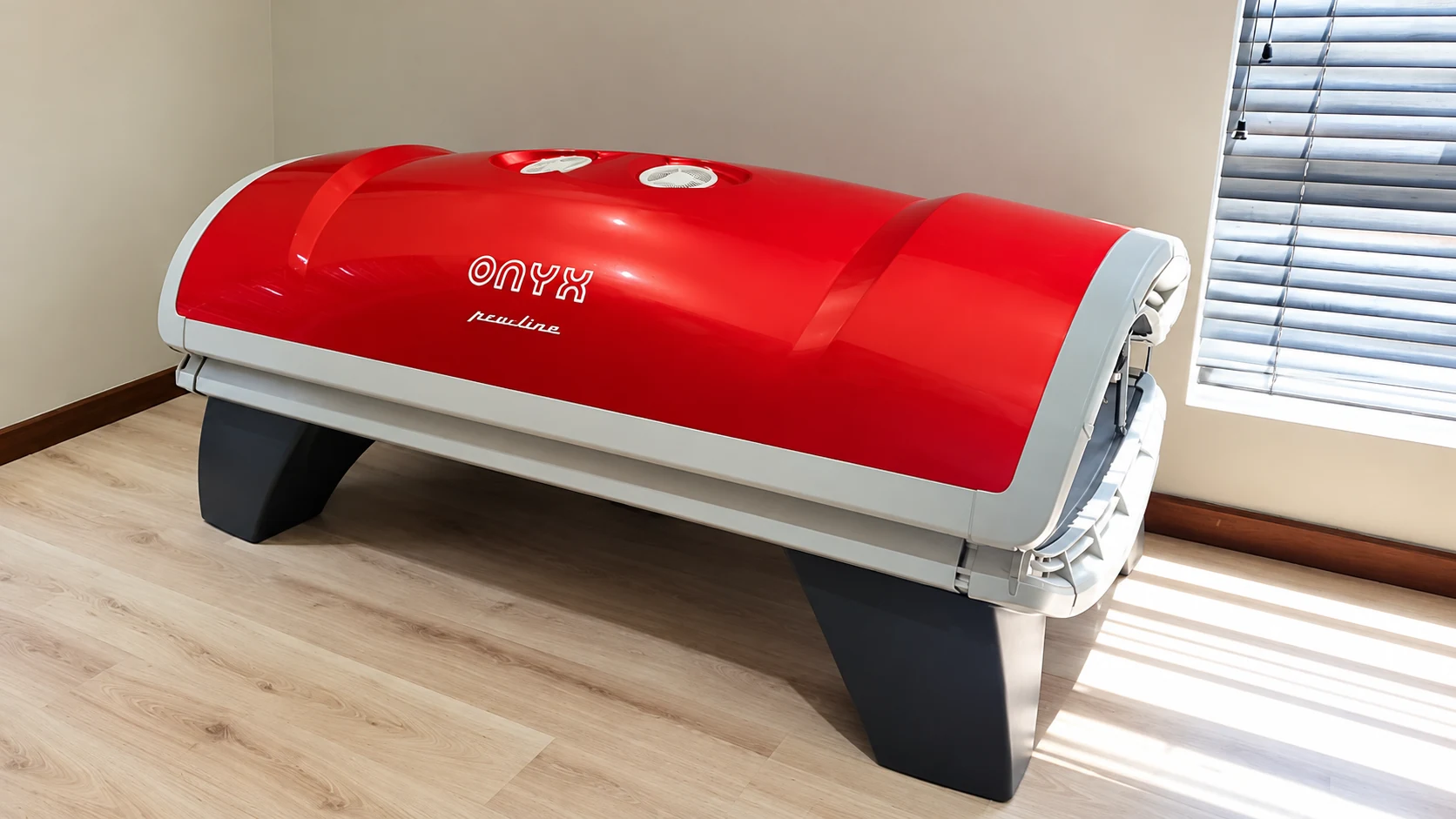 By Mégan red ONYX sunbed in Menlo Park